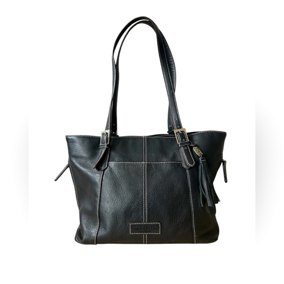 Tignanello Handbags - Tignanello medium sized pebbled black leather shoulder bag great condition